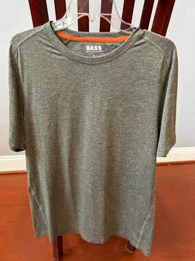 BASS Outdoor Men's Short Sleeve Crew Neck Tee in Heather Gray